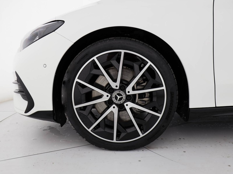 Mercedes CLA Coupè 250+ con tecnologia EQ  bianco