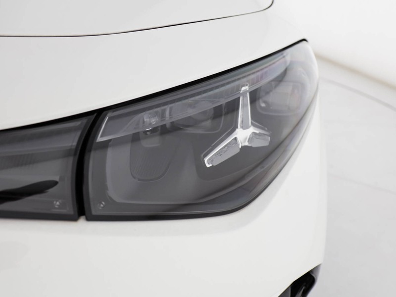 Mercedes CLA Coupè 250+ con tecnologia EQ  bianco