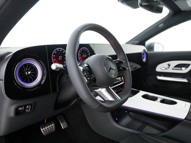 Mercedes CLA Coupè 250+ con tecnologia EQ  bianco