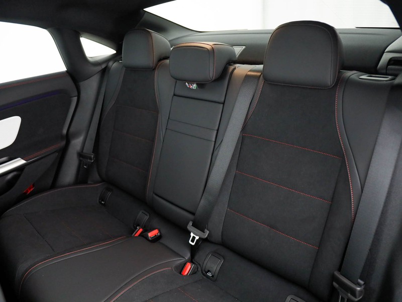 Mercedes CLA Coupè 250+ con tecnologia EQ  bianco