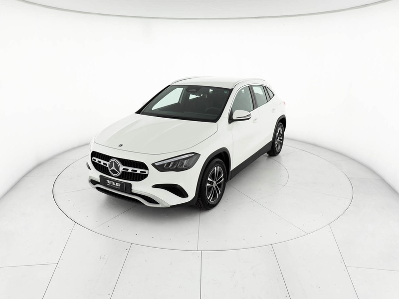 Mercedes GLA 180 executive auto ibrido bianco
