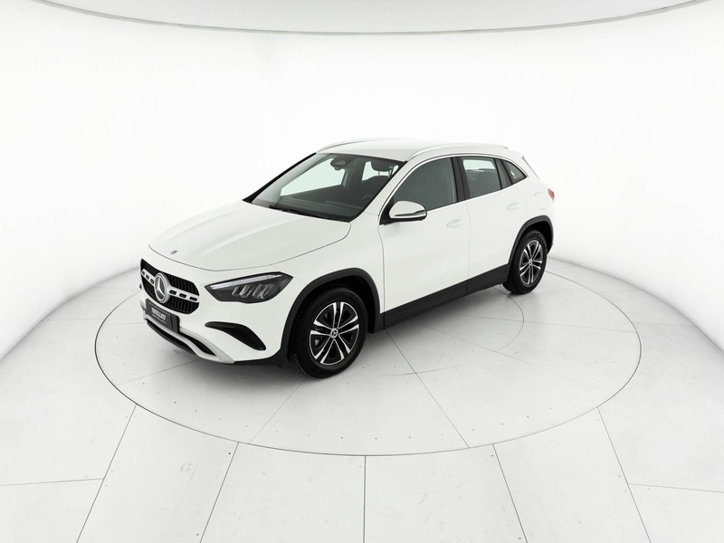 Mercedes GLA 180 executive auto ibrido bianco