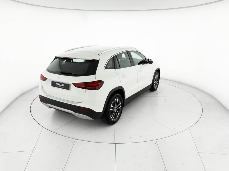 Mercedes GLA 180 executive auto ibrido bianco