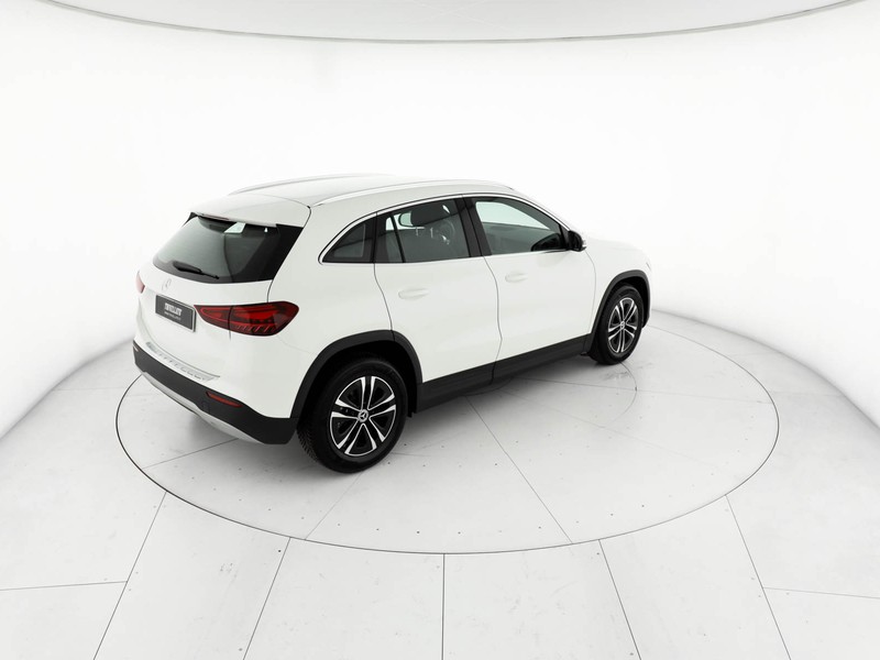 Mercedes GLA 180 executive auto ibrido bianco