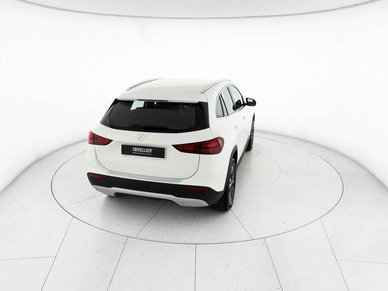 Mercedes GLA 180 executive auto ibrido bianco