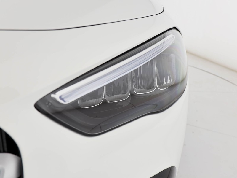 Mercedes GLA 180 executive auto ibrido bianco