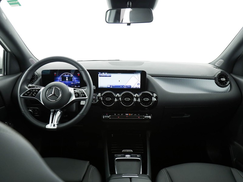 Mercedes GLA 180 executive auto ibrido bianco