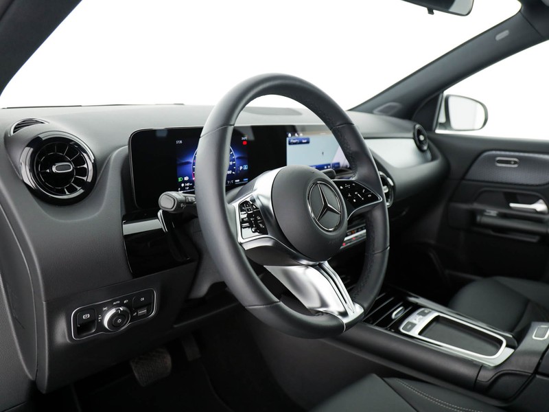 Mercedes GLA 180 executive auto ibrido bianco