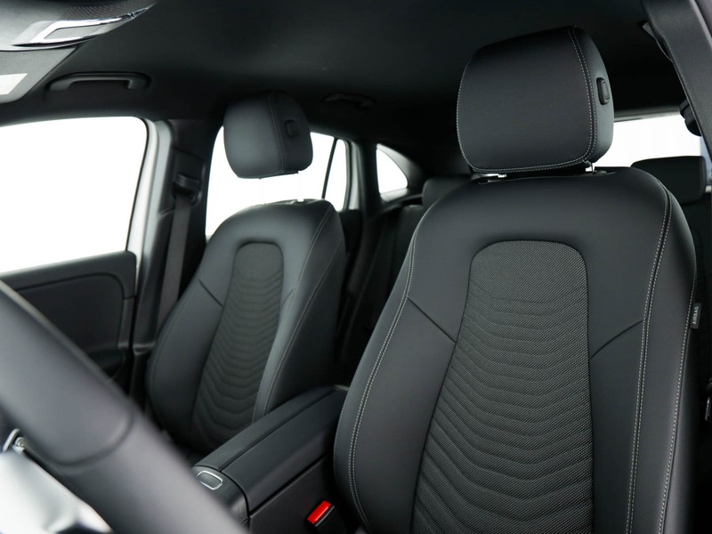 Mercedes GLA 180 executive auto ibrido bianco