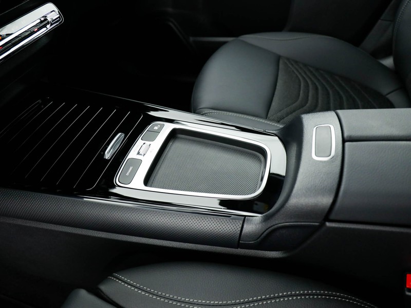 Mercedes GLA 180 executive auto ibrido bianco