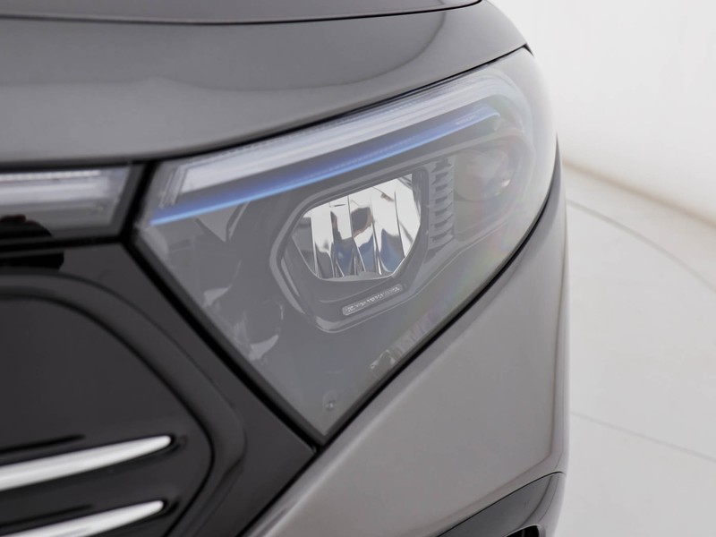 Mercedes EQB 250 sport plus elettrica grigio