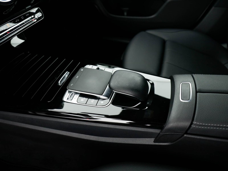 Mercedes CLA Coupè coupe 180 sport auto benzina bianco