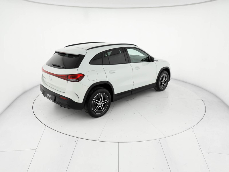 Mercedes EQA 250 premium elettrica bianco