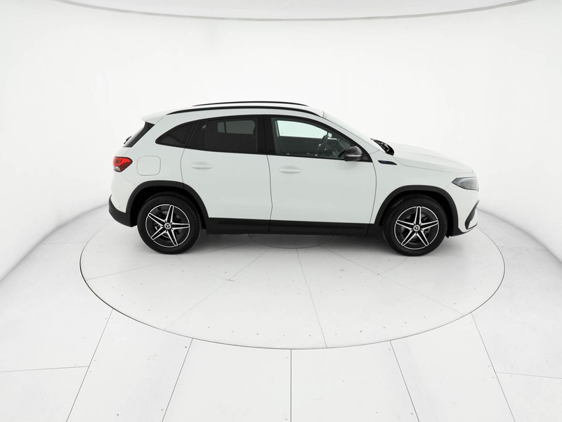Mercedes EQA 250 premium elettrica bianco