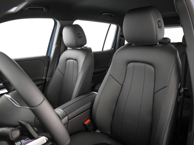 Mercedes EQB 300 sport 4matic elettrica blu/azzurro