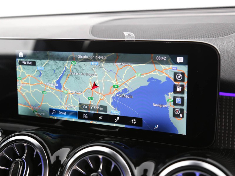 Mercedes EQB 300 sport 4matic elettrica blu/azzurro
