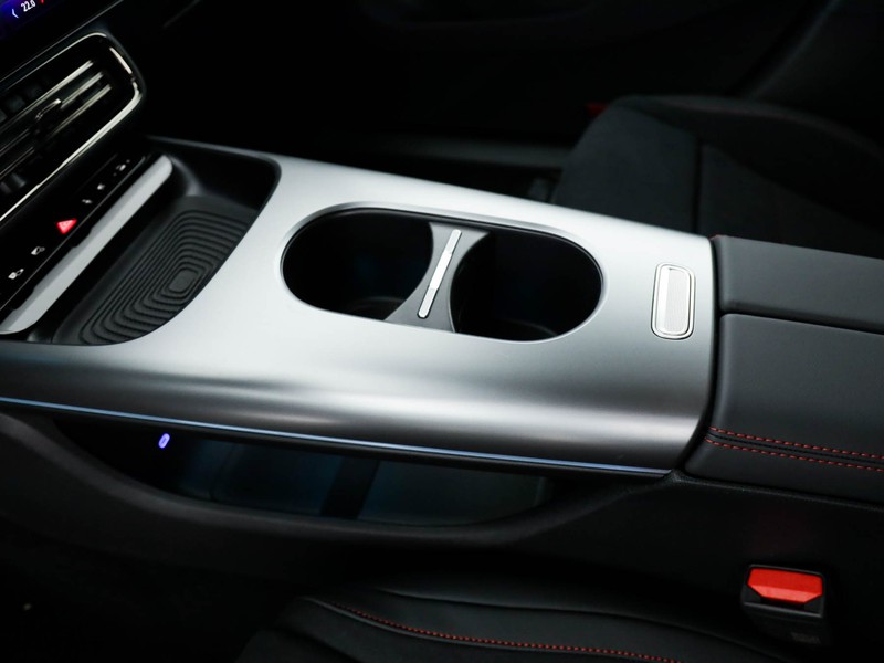 Mercedes CLA Coupè 250+ con tecnologia EQ  grigio