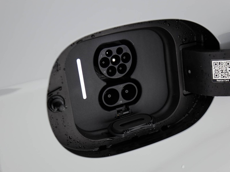 Mercedes CLA Coupè 250+ con tecnologia EQ  grigio