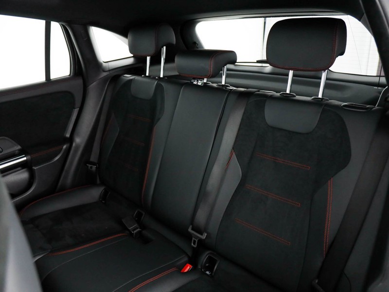 Mercedes GLA 180 d premium auto