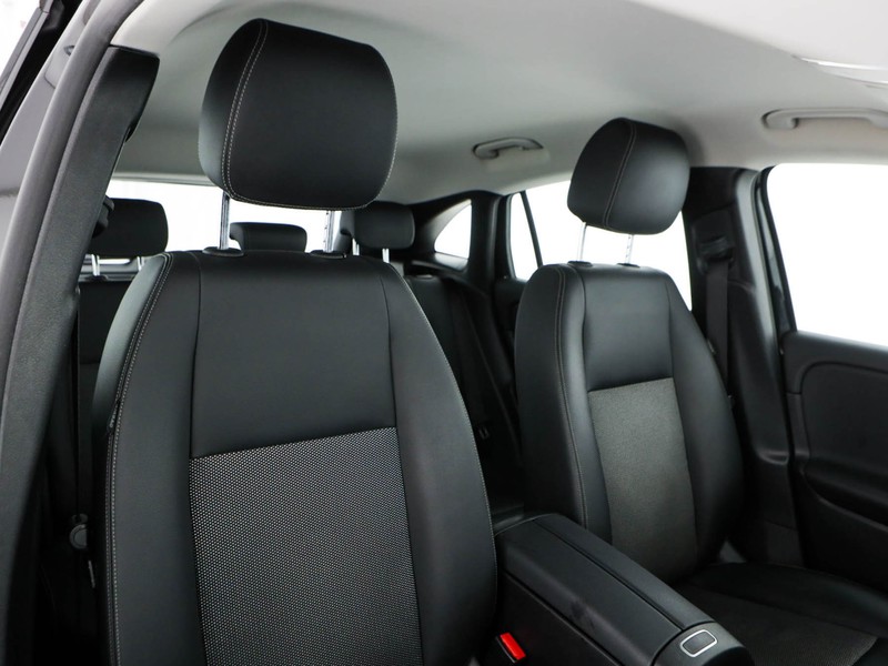 Mercedes GLA 180 d business extra auto