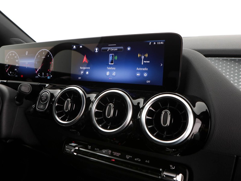 Mercedes GLA 180  d Automatic diesel bianco