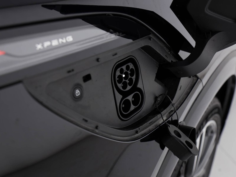 XPENG G6 68,5 kwh standard range rwd elettrica nero