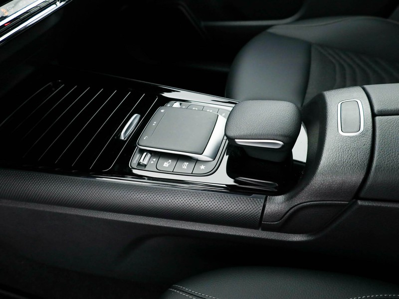 Mercedes GLA 250 e phev (eq-power) sport auto ibrido bianco