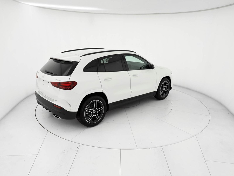 Mercedes GLA 200 d Automatic 4MATIC diesel bianco