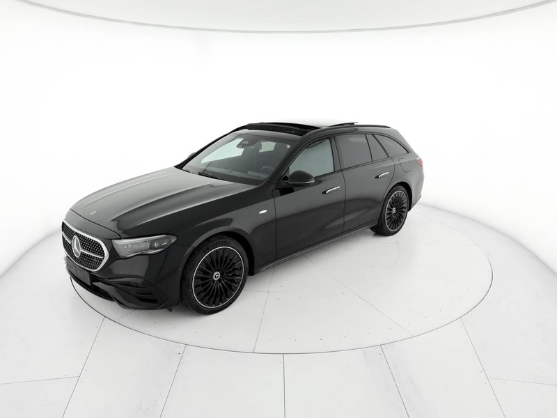 Mercedes Classe E SW E 300 e con tecnologia ibrida EQ Station Wagon
