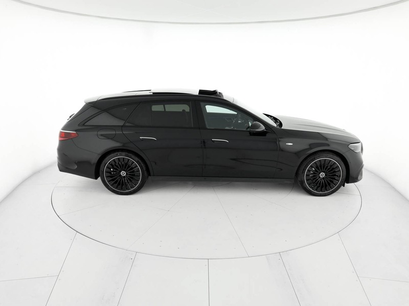 Mercedes Classe E SW E 300 e con tecnologia ibrida EQ Station Wagon