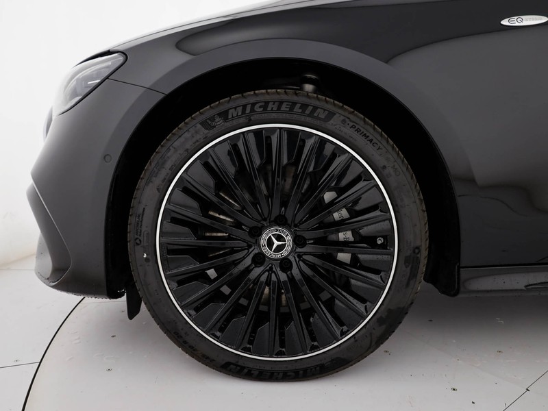 Mercedes Classe E SW E 300 e con tecnologia ibrida EQ Station Wagon