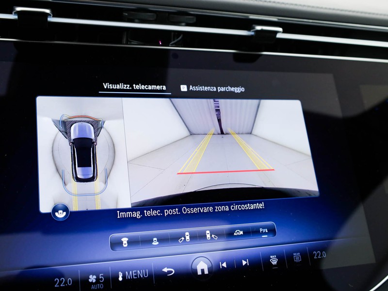 Mercedes Classe E SW E 300 e con tecnologia ibrida EQ Station Wagon