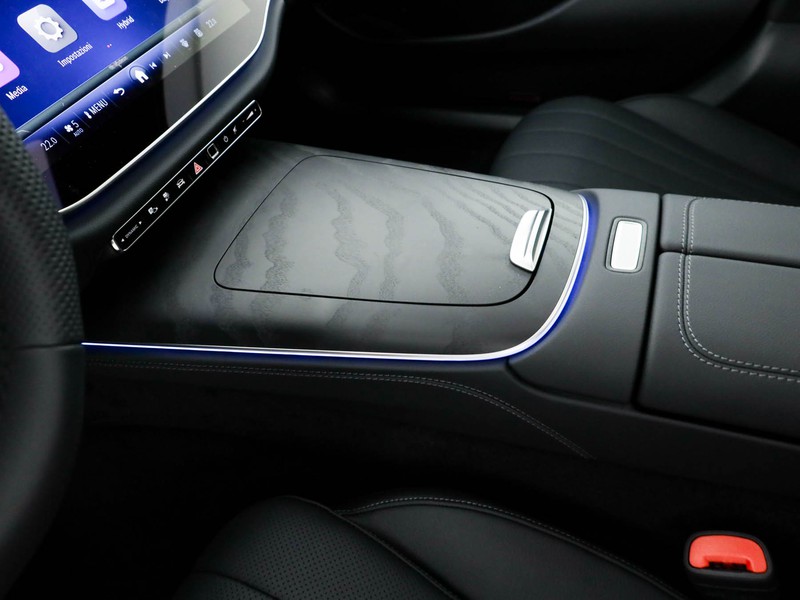 Mercedes Classe E SW E 300 e con tecnologia ibrida EQ Station Wagon