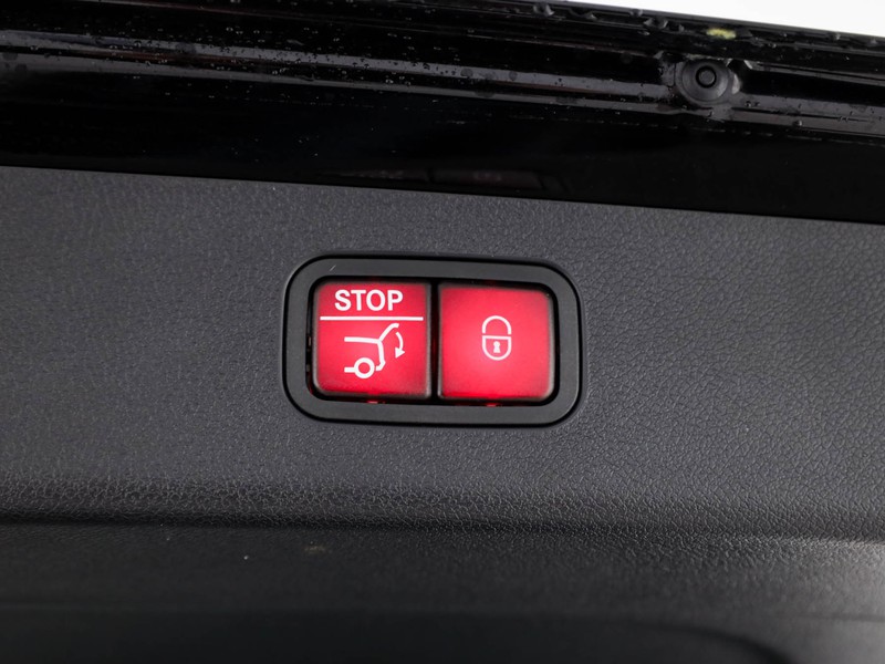 Mercedes Classe E SW E 300 e con tecnologia ibrida EQ Station Wagon