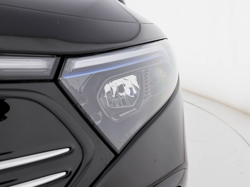 Mercedes EQB 300 sport plus edition1 4matic elettrica nero