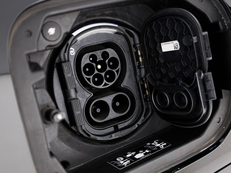 Mercedes EQB 300 sport plus edition1 4matic elettrica nero