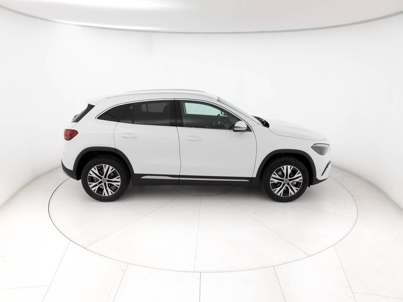 Mercedes GLA 180 d progressive advanced auto diesel bianco