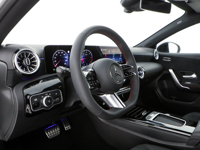 Mercedes Classe A 180 d amg line extra auto diesel bianco