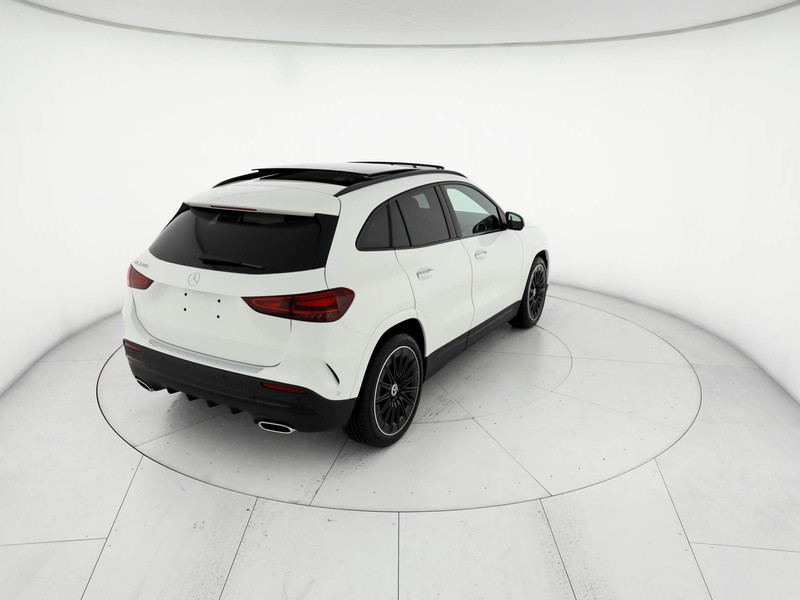 Mercedes GLA 180 amg line advanced plus auto ibrido bianco