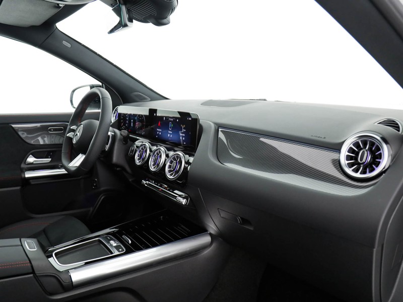 Mercedes GLA 180 amg line advanced plus auto ibrido bianco