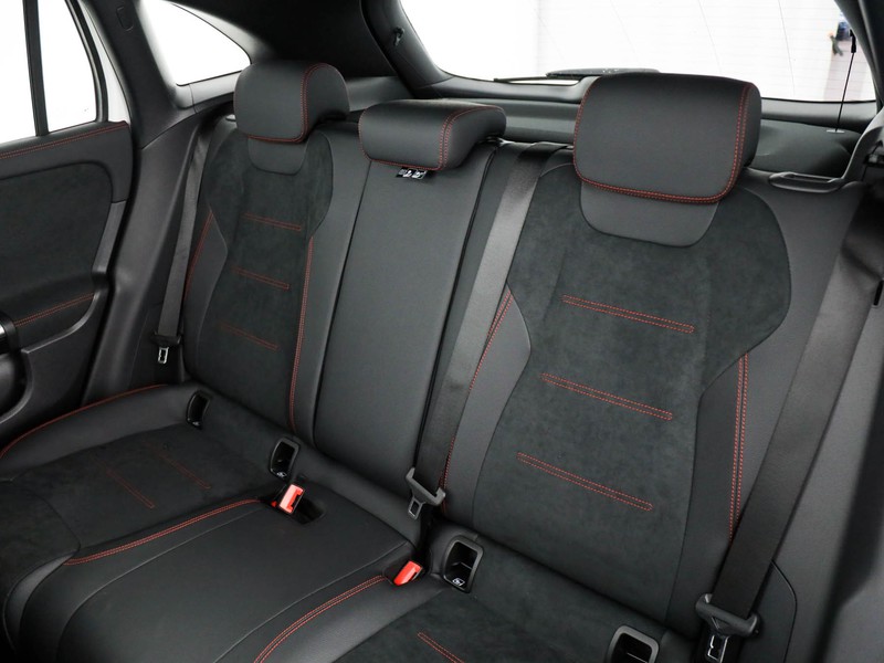 Mercedes GLA 180 amg line advanced plus auto ibrido bianco