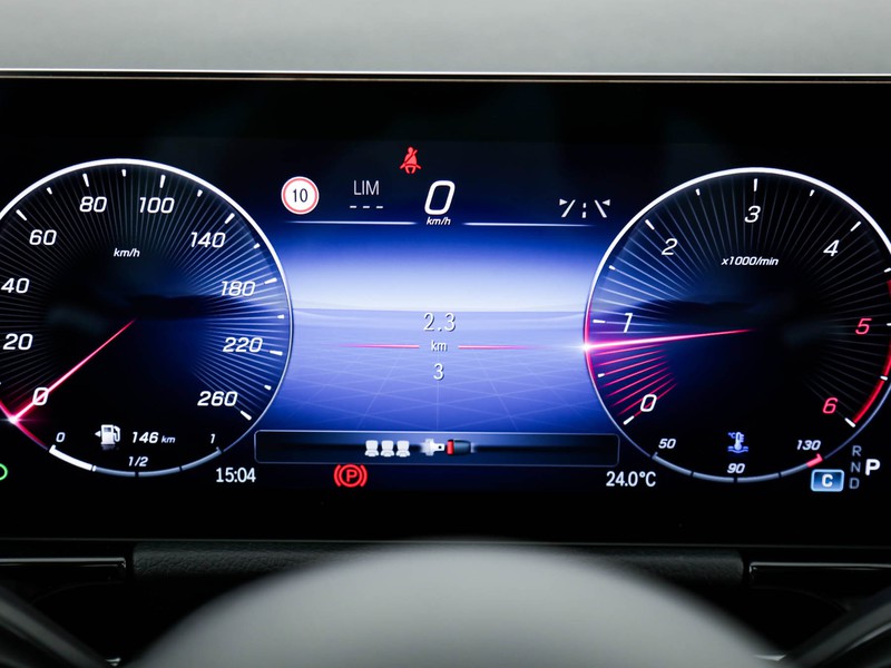 Mercedes GLA 180 amg line advanced plus auto ibrido bianco