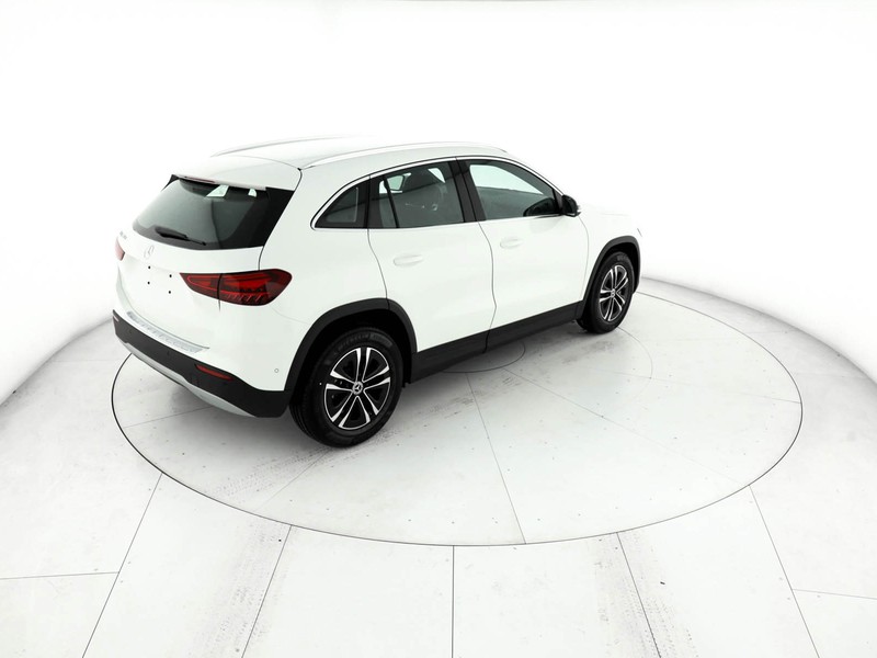 Mercedes GLA 180 d advanced auto diesel bianco