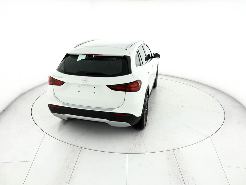 Mercedes GLA 180 d advanced auto diesel bianco