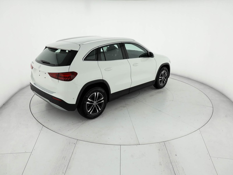 Mercedes GLA 180 d advanced auto diesel bianco