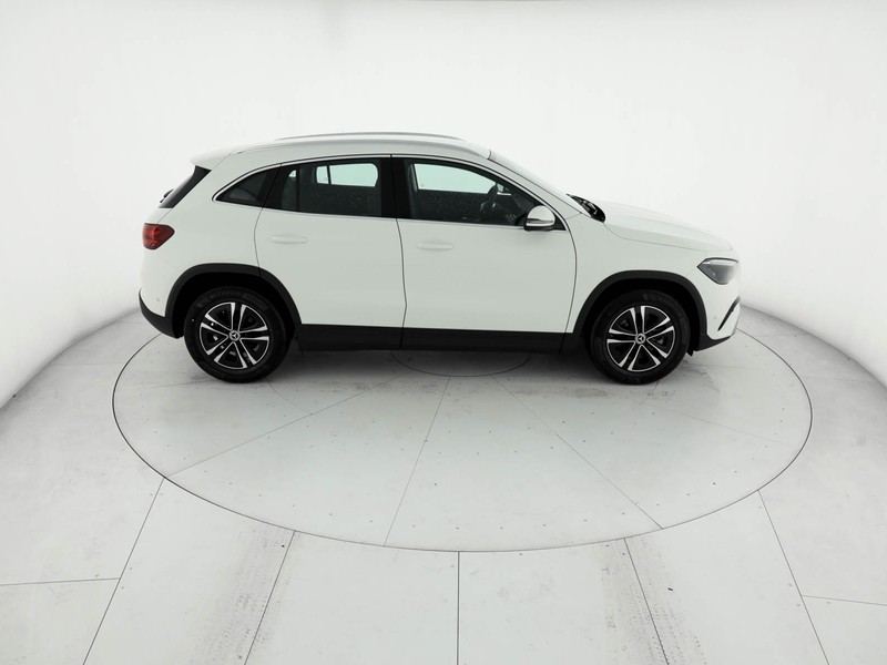Mercedes GLA 180 d advanced auto diesel bianco