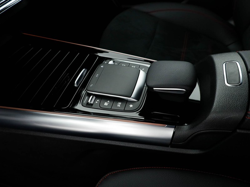 Mercedes GLA 250 e phev (eq-power) premium auto ibrido bianco