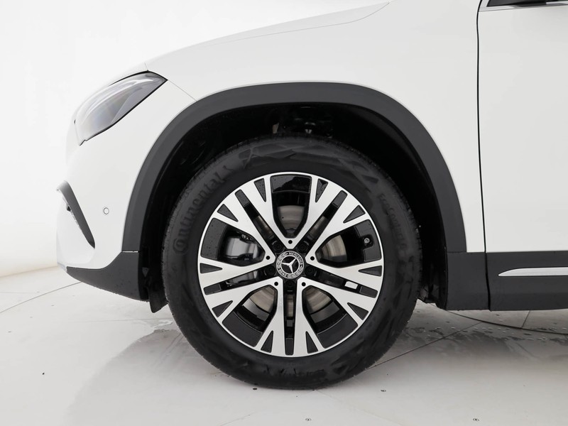Mercedes GLA 200 d progressive extra auto diesel bianco