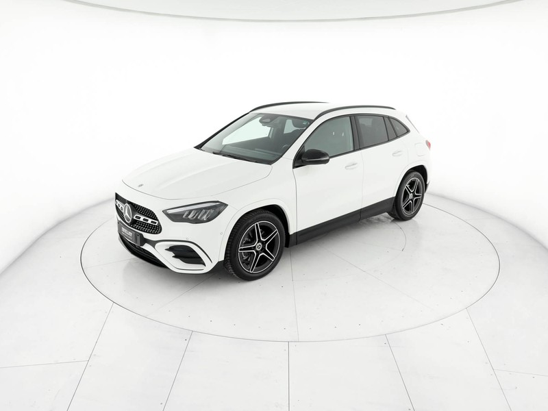Mercedes GLA 180 d amg line premium auto diesel bianco