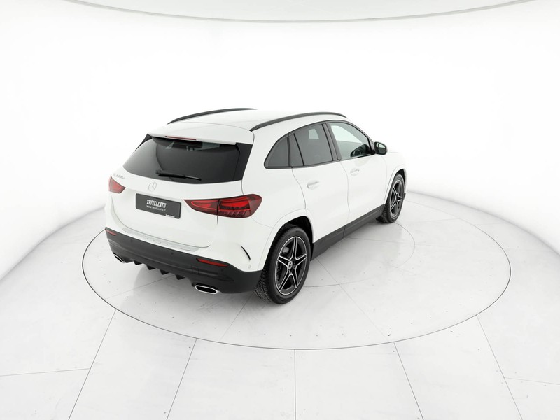 Mercedes GLA 180 d amg line premium auto diesel bianco